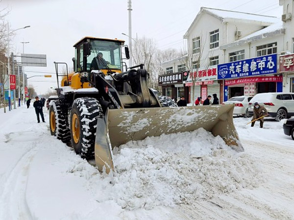 除雪保畅，CMD368铁肩路义勇担沉任！