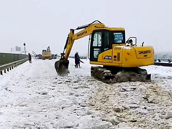 除雪保畅，CMD368铁肩路义勇担沉任！